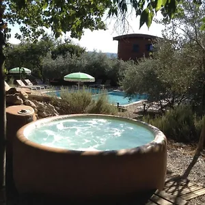 Roulottes Et De Saint Cerice Camping